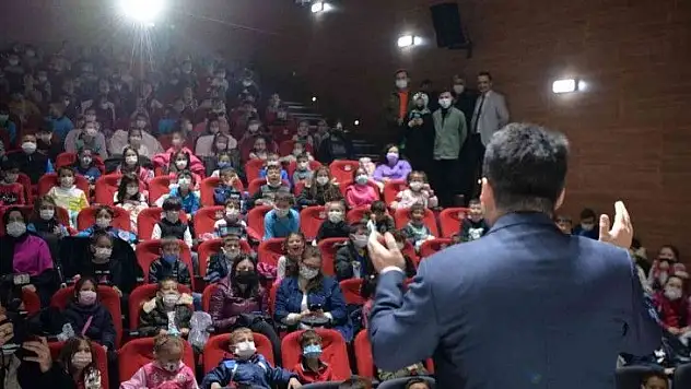 Altıeylül'den çocuklara sinema şöleni
