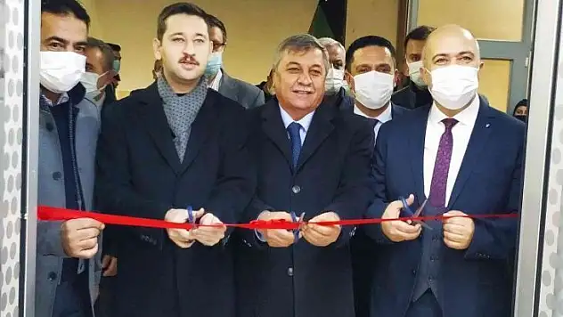 Altıntaş'ta Anadolu Lisesi'nde kütüphane açıldı