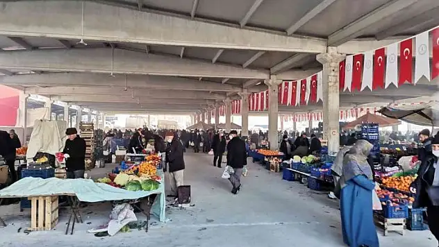 Altıntaş'ta modern Kapalı Pazar Yeri hizmete girdi