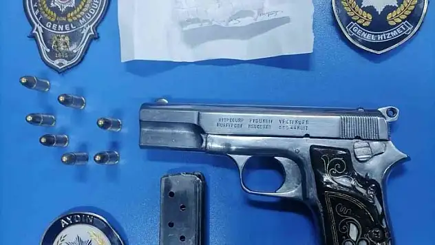 Aranan şahsa ait otomobil bekçilere takıldı