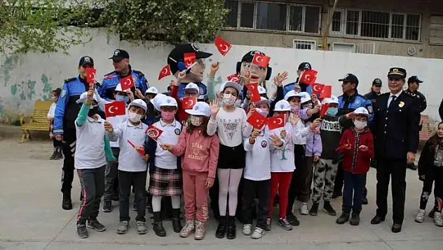 Aydın İl Emniyet Müdürlüğü'nden minik öğrencilere sürpriz