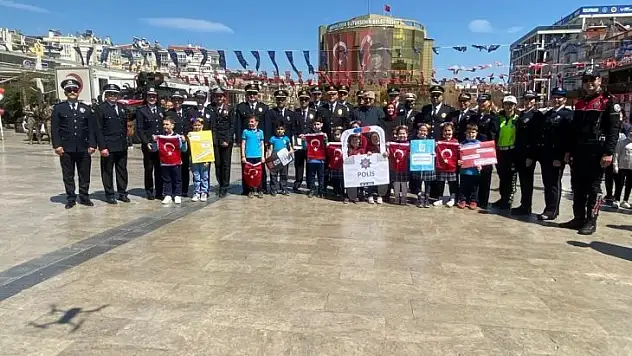 Aydınlılardan polis stantlarına yoğun ilgi