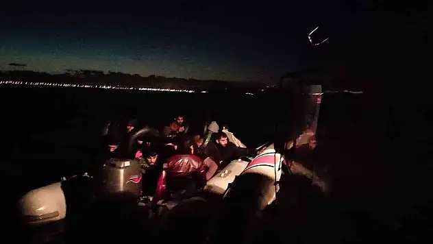 Ayvalık açıklarında 16 düzensiz göçmen yakalandı