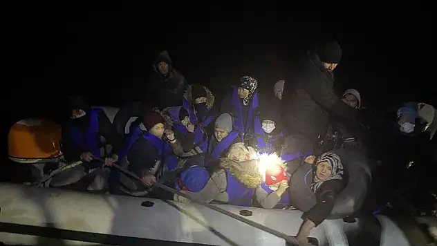 Ayvalık açıklarında 22 düzensiz göçmen yakalandı