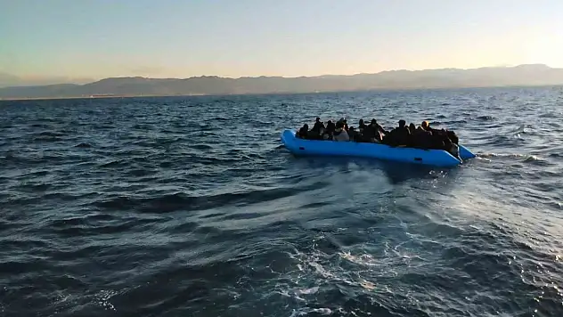 Ayvalık açıklarında 33 düzensiz göçmen yakalandı