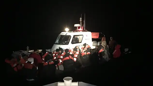 Ayvalık açıklarında 42 göçmen kurtarıldı