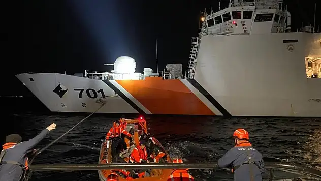 Ayvalık açıklarında 53 düzensiz göçmen yakalandı