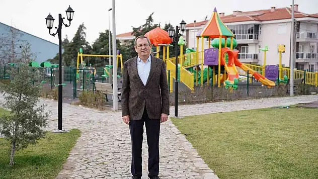 Ayvalık'ın parklarında peyzaj düzenlemesi