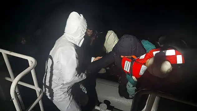 Ayvalık'ta 18 göçmen yakalandı
