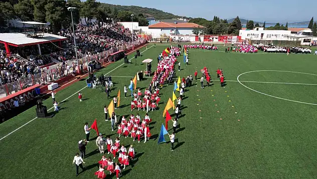 Ayvalık'ta 23 Nisan Ulusal Egemenlik ve Çocuk Bayramı coşkuyla kutlandı