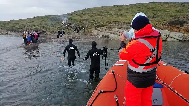 Ayvalık'ta 28 göçmen Sahil Güvenlik tarafından kurtarıldı