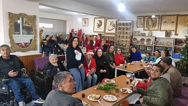 Ayvalık'ta engellilerin yeni yıl sevinci