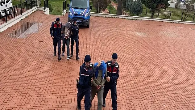 Ayvalık'ta göçmen kaçakçıları yakalandı