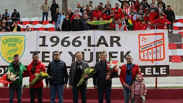 Ayvalık'ta iki ezeli rakip takım depremzedeler için tek yürek oldu