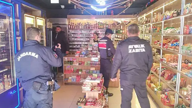 Ayvalık'ta marketlere yönelik denetimler sürüyor