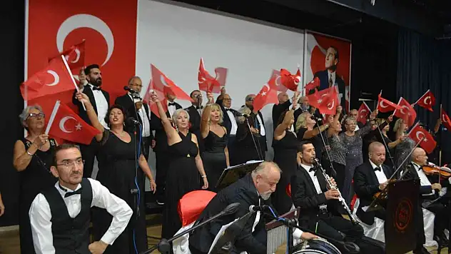 Ayvalık'ta Mesut Duran Müzik Derneği Korosu'ndan unutulmaz konser