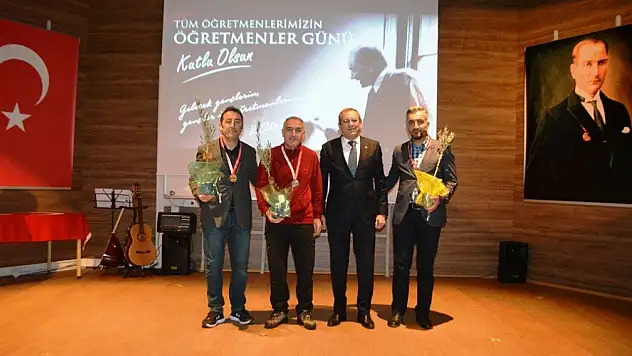 Ayvalık'ta öğretmenlerin hatırlanma sevinci
