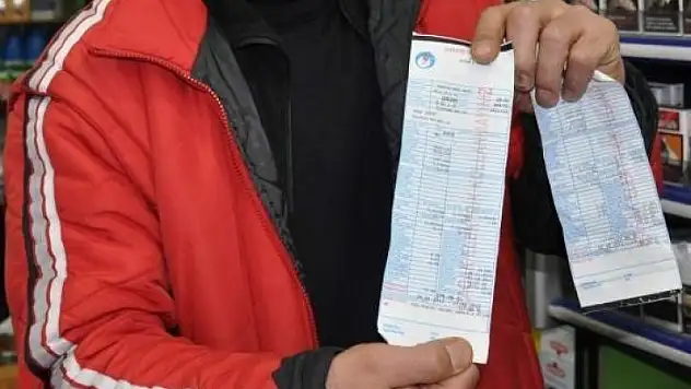 Bakkalların veresiye defterlerini silen hayırsever, Ramazan ayında ise faturaları ödüyor