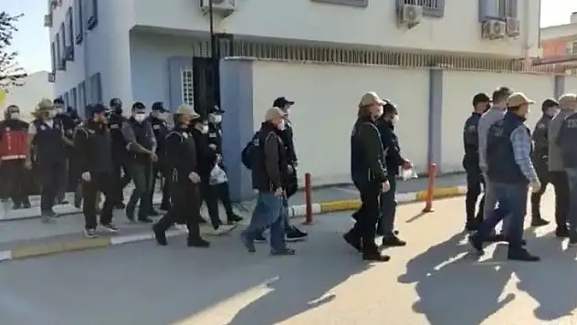 Balıkesir'de FETÖ operasyonları sürüyor