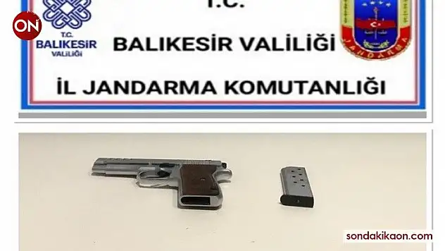 Balıkesir'de jandarma 20 aranan şahsı yakaladı