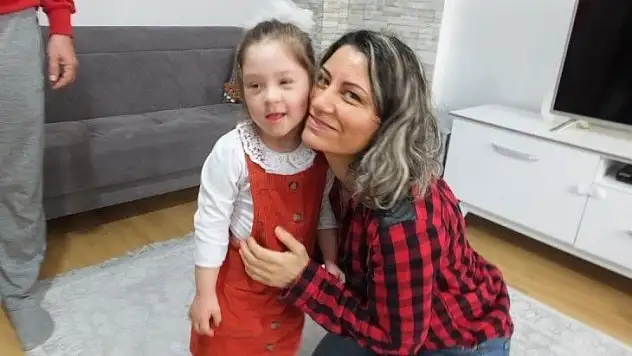 Balıkesir'de Öğretmen karı koca Down sendromlu kızlarını konuşturmayı başardı