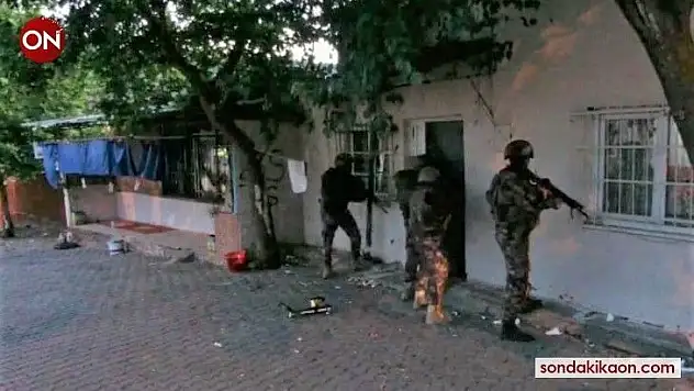 Balıkesir'de özel harekât destekli şafak operasyonu