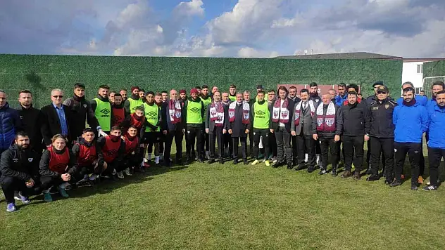 Balıkesir Valisi Hasan Şıldak, Bandırmaspor'a destek verdi
