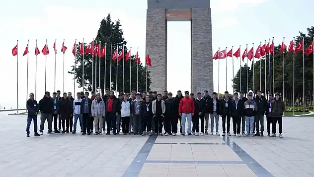 Balıkesirli gençler, Çanakkale'de tarihin izinde yolculuk yaptı