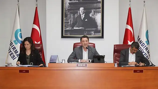 Bandırma Belediyesi 2022 yılının son meclis toplantısını gerçekleştirdi
