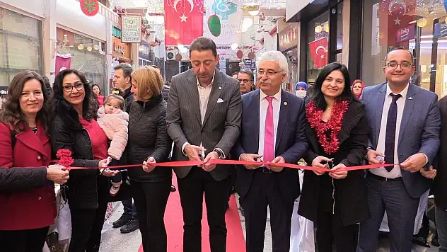 Bandırma'da el emeği yılbaşı alışveriş günleri başladı