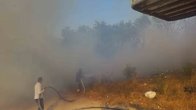 Bandırma'da otluk alanda çıkan yangın kontrol altına alındı