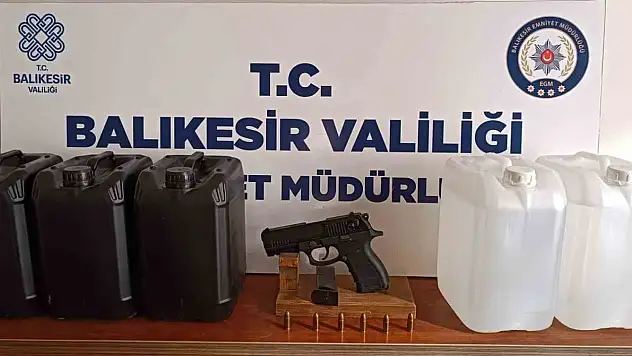 Bandırma'da ruhsatsız silah ve etil alkol ele geçirildi