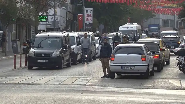 Bandırma'da saat 9:05'te hayat durdu