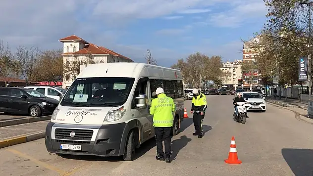 Bandırma'da servis araçlarına trafik denetimi