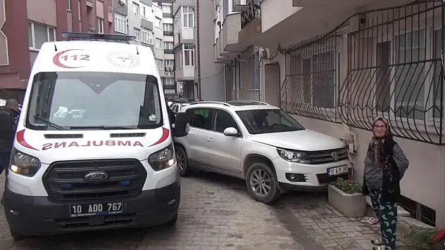 Bandırma'da trafik kazası: Doğalgaz hattı borusuna çarptı