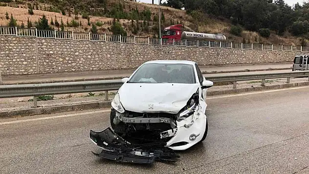 Bandırma'da yağış sebebiyle kayan araç kaza yaptı 1 kişi yaralı