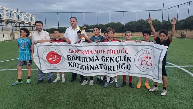 Bandırma'da yaz Kur'an kursları futbol turnuvası tamamlandı