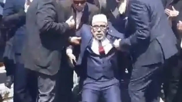 Başbuğ Türkeş'i anma programında dua eden imam bayıldı