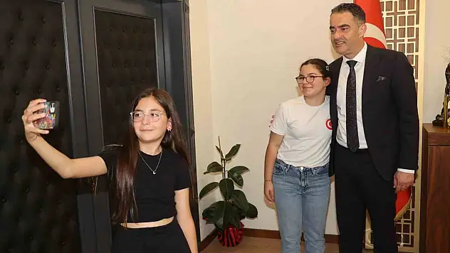Başkan Arıcı makamını çocuklara emanet etti