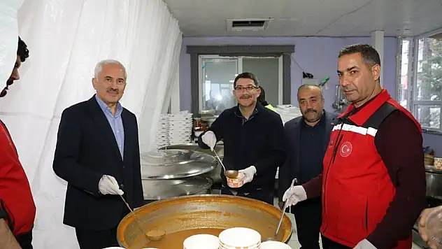 Başkan Çelik deprem bölgesindeki iftarda şehit aileleri ve gazileri ağırladı