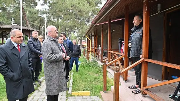 Başkan Ergün, Kırkağaç'ta depremzede aileleri ziyaret etti
