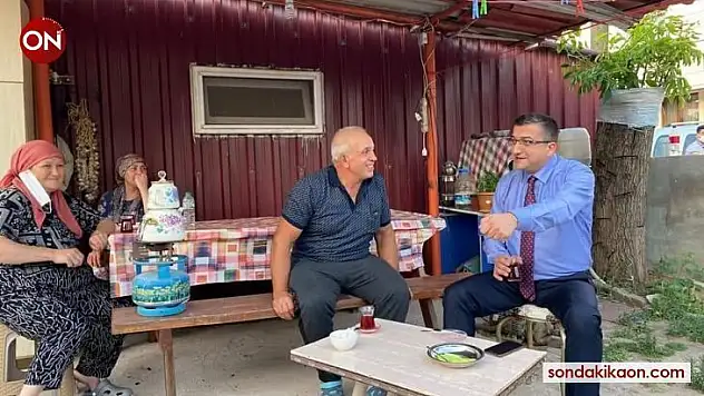 Başkan Öz mahalle sakinlerini ziyaret ediyor