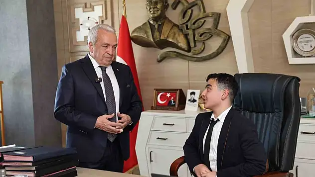 Başkan Şadi Özdemir makamını çocuklara devretti