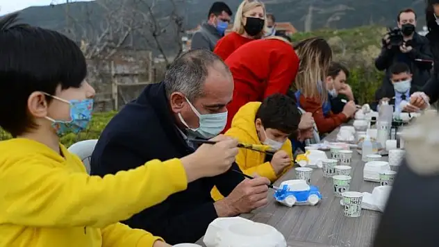 Başkan Sertaslan özel çocuklarla saksı boyadı