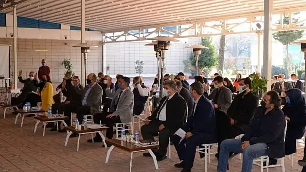 Belediye meclisinde 'ucuz ekmek' tartışması