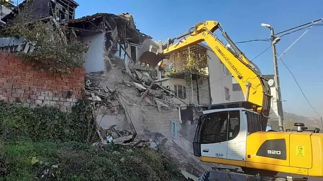 Bir yılda 107 metruk bina yıkıldı