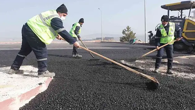 Bir yılda 65 bin ton asfalt