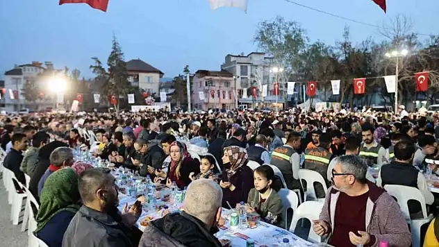 Birlik ve beraberlik ruhu Büyükşehir iftarlarında yaşanıyor