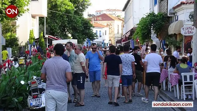 Bozcaada tatilci akınına uğradı