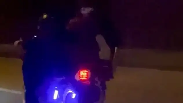 Bursa'da gençlerin canlarını hiçe sayarak motosiklet sürme anları kamerada